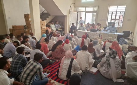 बीसीएमओ ने सीएचओ , एएनएम और  आशा सहयोगीनियो की मिटिंग लेकर गर्भ के समय महिलाओ को मधुमेह रोग से बचाने के उपाय बताए