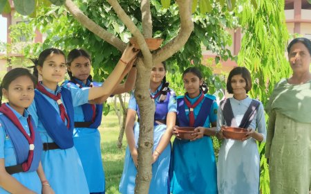 गाइड और बुलबुल टोली ने की परिंडे लगाने की शुरुआत