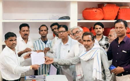 आंधी तूफान से क्षतिग्रस्त मकान के मुआवजे की मांग को लेकर सौंपा ज्ञापन