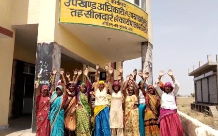 पानी के लिए महिलाओं का प्रदर्शन, तहसीलदार को सोपा ज्ञापन