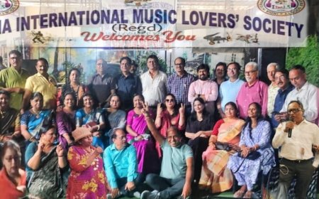 इंडिया इंटरनेशनल म्यूजिक लवर्स सोसायटी के तत्वावधान में नए पुराने गायकों ने गीत संगीत की महफ़िल में समां बांधा