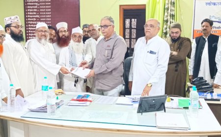 मौलाना के हत्यारो को गिरफ्तार करने सहित मुआवजा देने की मांग को लेकर सौंपा ज्ञापन  मकराना के मौलानाओ ने एकजुट होकर मुख्यमंत्री के नाम एसडीएम को दिया ज्ञापन