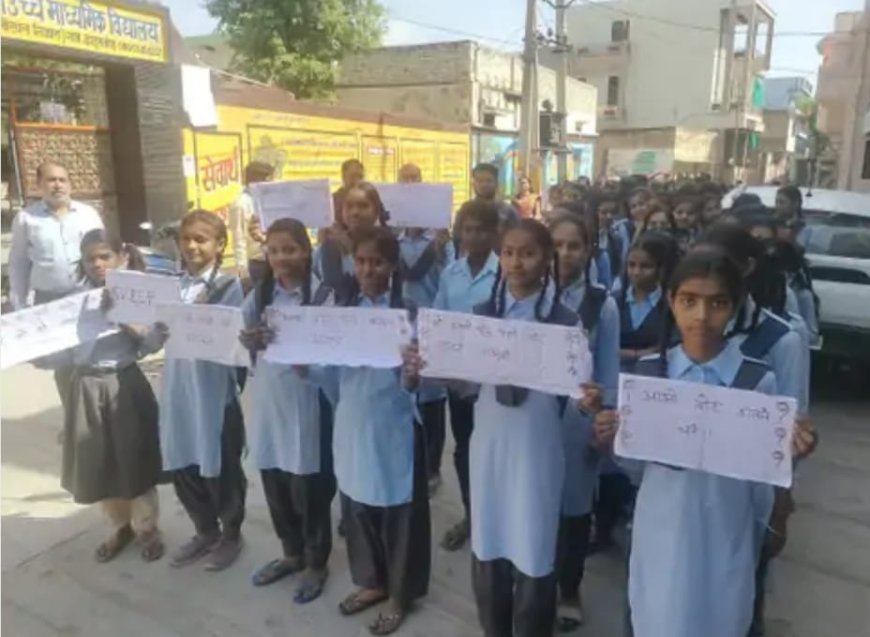 खैरथल में स्कूली छात्रों ने निकाली मतदाता जागरूकता रैली