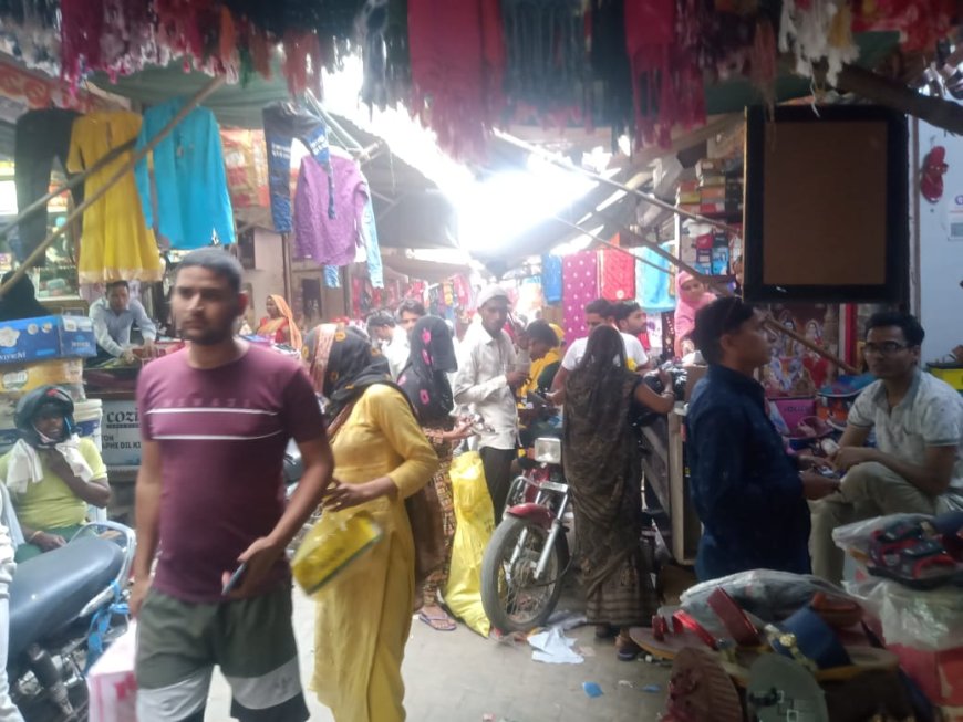 ईद को लेकर बाजार हुआ गुलजार, लोग जमकर कर रहे हैं खरीदारी