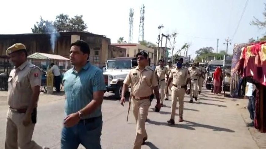 उपखंड नारायणपुर के ग्रामों में पुलिस प्रशासन ने निकाला फ्लैग मार्च