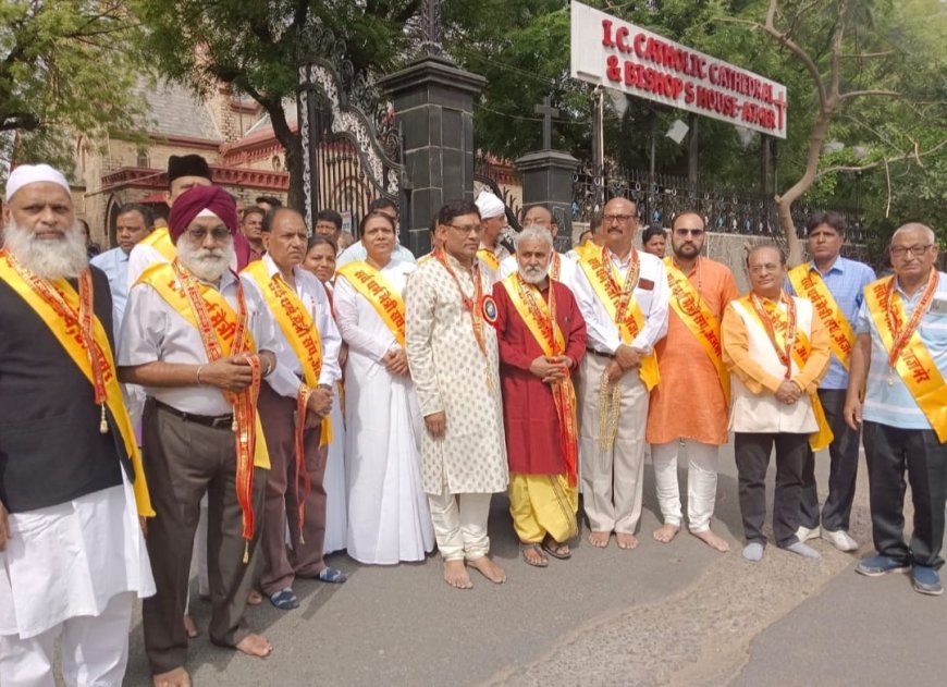 सर्वधर्म मैत्री संघ के पदाधिकारीयों  द्वारा महावीर जयंती के उपलक्ष्य पर जैन समुदाय को बधाई देते हुए जुलूस का पुष्पवर्षा के साथ किया स्वागत