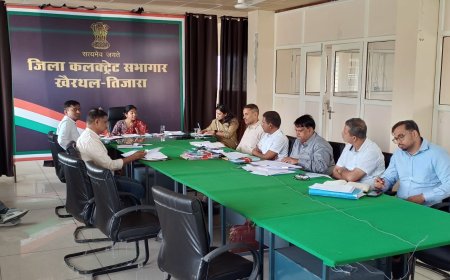 भिवाड़ी जल भराव के संबंध में किए गए कार्यों की जिला कलक्टर ने की समीक्षा