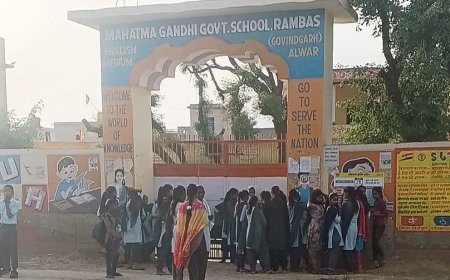 इंग्लिश मीडियम सरकारी स्कूल बंद करने की तैयारी मे सरकार: अशोक गहलोत बोले-  इंग्लिश मीडियम स्कूलों को फिर से हिन्दी करना बेतुका