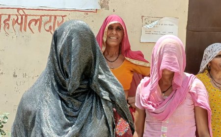 नरेगाकर्मियों ने तहसील परिसर में किया हंगामा,  मैट पर अपने लोगो को काम देने का लगाया आरोप