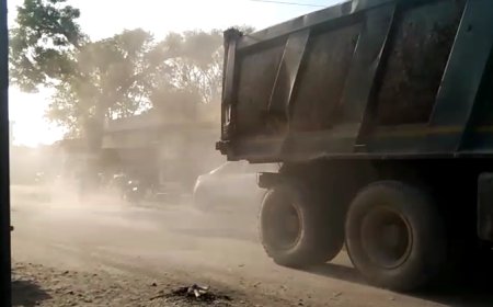 सड़क मार्ग पर धूल के गुब्बार दुकानदार परेशान