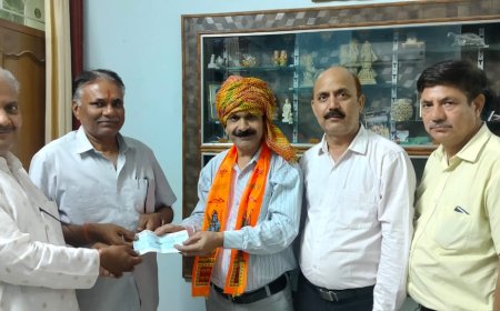 जिला ब्राह्मण छात्रावास में चल रहे निर्माण कार्य हेतु 81000 रुपए का सहयोग