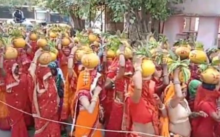 माचाड़ी मे श्रीश्री 1008 श्री नंगेश्वर बाबा के मंदिर पर कलश यात्रा के बाद ध्वजा चढ़ाकर हुआ मेले का शुभारंभ