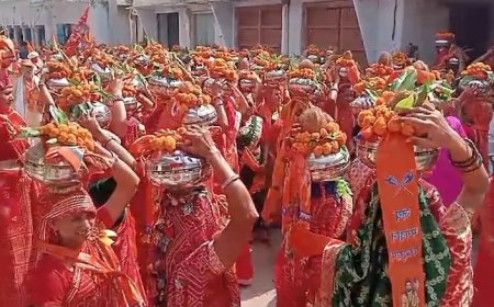 वैदिक मन्त्रोंचार के साथ विधिवत पूजन कर भगवान परशुराम के जन्मोत्सव पर निकली कलश एवं शोभायात्रा