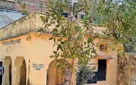 भवन कंडम घोषित होने के बावजूद चल रहा आबकारी वृत निरीक्षक का कार्यालय