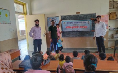 माधोगढ़ में विधिक जागरुकता शिविर में बाल विवाह प्रतिषेध अभियान के विषय में दी जानकारी