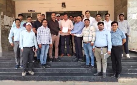 घीलोठ औद्योगिक क्षेत्र में अघोषित बिजली कटौती एवं विद्युत सब स्टेशन स्थापित करवाने के लिए एसडीएम को सौंपा ज्ञापन