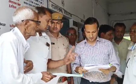 जिला कलैक्टर का विभिन्न विभागों में औचक निरीक्षण। पेंडेंसी निपटाने के दिए निर्देश