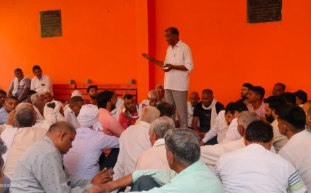 सरपंच की  रास्ते में गाड़ी रोक कर मारपीट, गाड़ी के शीशे फोड़ ,पैर में गोली मारी :यादव समाज ने घटना की कड़े शब्दों में की निंदा