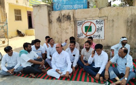 उदयपुरवाटी जलदाय विभाग कार्यालय के सामने किया विरोध प्रदर्शन :पानी की समस्या को लेकर  पार्षदों ने जताया विरोध