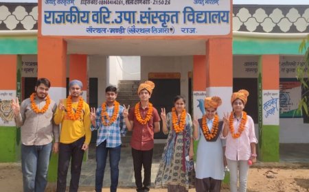 वरिष्ठ उपाध्याय संस्कृत विद्यालय का उत्कृष्ट परिणाम रहने पर एस डी एम सी ने छात्रों को किया सम्मानित