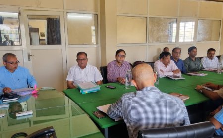 सार्वजनिक आवश्यक सेवाओं से संबंधित समीक्षा बैठक सम्पन्न