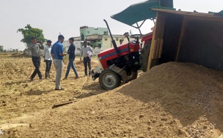 अवैध खनन को लेकर प्रशासन हुआ सख्त, मंगोलाकी गांव में अवैध बजरी से भरे ट्रैक्टर ट्राली को प्रशासन ने पकड़ा
