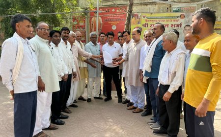 गोविन्दगढ़ फ़ीडर में रात्रि के बजाय दिन में विद्युत सप्लाई देने की मांग को लेकर  किसानों ने  पूर्व विधायक को सौंपा ज्ञापन