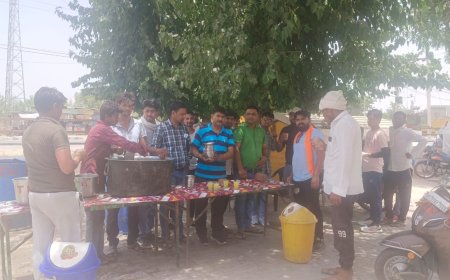 नौगावा सीएचसी पर मरीजों एवं उनके परिजनो के लिए लगाई ठंडाई की स्टॉल