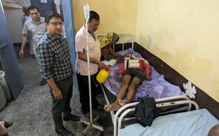 106 डिग्री फारेनहाइट बुखार से पीड़ित की दातागंज चिकित्सा अधीक्षक ने बचाई जान