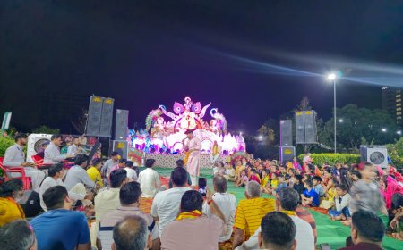 श्री राधाकृष्ण मंदिर की वर्षगांठ पर जागरण में बही भक्ति की बयार, झांकियों ने मोहा मन