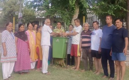 योग साधकों ने पथिक नगर पार्क को, किया पॉलिथीन मुक्त