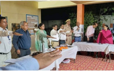 जिला कलक्टर ने लंगडबास में सुनी आमजन की समस्या:लंगड़बास को उजियारी पंचायत बनाने के निर्देश