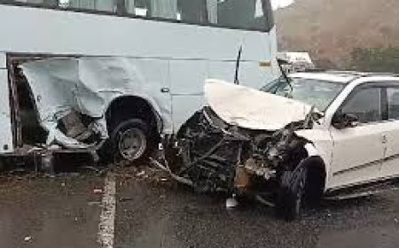 डिवाइडर को तोड़कर कार से भिड़ी तेज रफ्तार निजी बस: कार चालक गंभीर घायल
