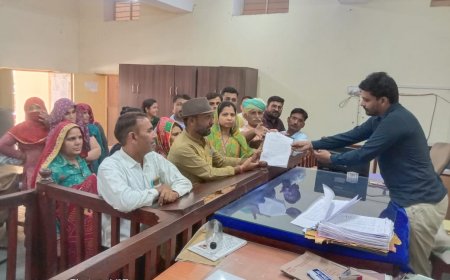 मूकबधिर बालिका डिंपल मीणा को इंसाफ दिलाने की मांग को लेकर सर्वसमाज के लोगो ने उपखंड कार्यालय पर सौपा ज्ञापन