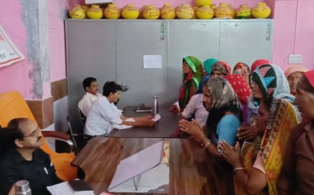 गोविंदगढ़ मे उपखंड स्तरीय जनसुनवाई: मनरेगा में काम , पानी, बिजली सहित कई मुद्दों पर हुई बहस , पानी की समस्या पर महिलाओं ने जोड़े हाथ