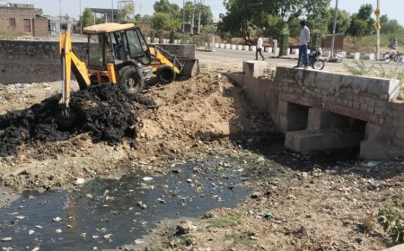 सफाई अभियान , मानसून आने से पहले नगर पालिका का नालों की  सफाई अभियान युद्ध स्तर पर