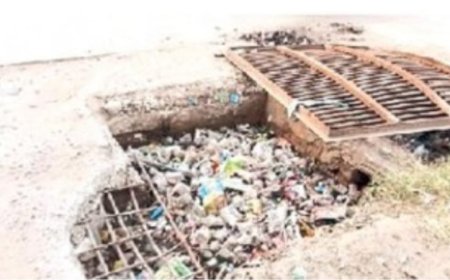 नाले की चौड़ाई को लेकर दो विभाग आमने-सामने, फिर भी समाधान नहीं रैंप भी टूटा, लोग हो रहे परेशान