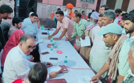 ग्राम पंचायत सावतसर में जिला कलेक्टर की रात्रि चौपाल