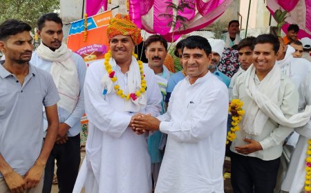 विधायक मांगेलाल मीना ने नवनिर्वाचित दौसा सांसद मुरारीलाल मीना के साथ मीन भगवान मन्दिर भजेड़ा के मेले व पद दंगल और भण्डारे मे की शिरकत