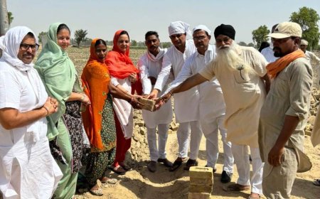 18 पीएस गांव मे रायसिंहनगर पंचायत समिति प्रधान सुनीता वीरेंद्र गोदारा ने खड़वांजा सड़क की रखी नीव