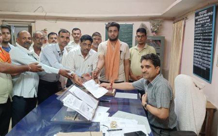 बिजली समस्याओं को लेकर मौजपुर के ग्रामीणों ने सौंपा एसडीएम को ज्ञापन