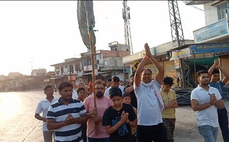 श्याम सखा मंडल के द्वारा निकाली गई एकादशी पर्व को लेकर शोभायात्रा,  पूरे कस्बे में गूंजा जय श्री श्याम का जयकारा
