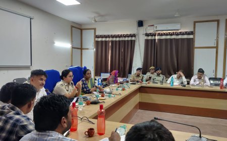 किसी भी आपातकालीन स्थिति से निपटने के लिए मुश्तैदी के साथ आपसी समन्वय रखें- जिला कलेक्टर