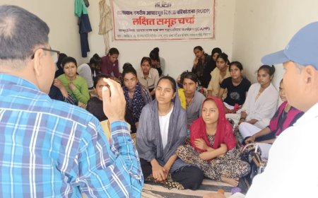 लक्षिता समूह में बालिकाओं को बताएं सीवर कनेक्शन के लाभ