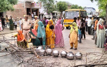खराब पाइप लाइन बदलने की मांग पर ग्रामीण महिलाओं ने किया एक घंटे एमडीआर 7 रोड़ जाम