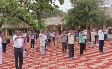 योग से मिलते हैं शारीरिक और मानसिक लाभ --- उपखंड अधिकारी सीमा खेतान