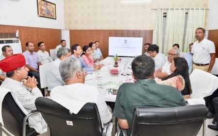 केन्द्रीय वन एवं पर्यावरण मंत्री ने ली महत्वपूर्ण विभागों की समीक्षा बैठक, विकास कार्य व समस्या के निदान हेतु कार्य योजना बनाकर उसे अमल में लाए- केंद्रीय मंत्री यादव