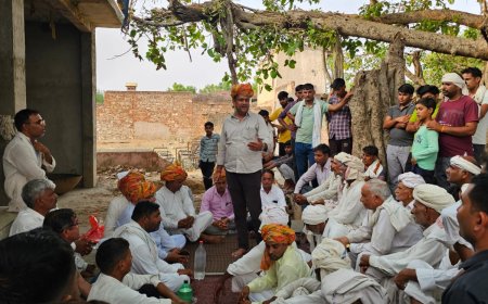 पंचायत समिति उपचुनाव को लेकर भाजपा प्रत्याशी के पक्ष में किया आम जन को संबोधित बानसूर विधायक देवी सिंह के नेतृत्व में हुई सभा