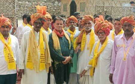 प्रजापति समाज नौगावा ने दक्ष महाराज की जयंती पर निकाली शोभायात्रा