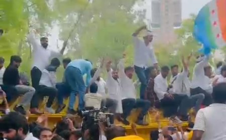 एनएसयूआई जिला अध्यक्ष सतीश पटेल समेत सैकड़ो कार्यकर्ता दिल्ली में गिरफ्तार,  देर रात हिरासत से छोड़ा